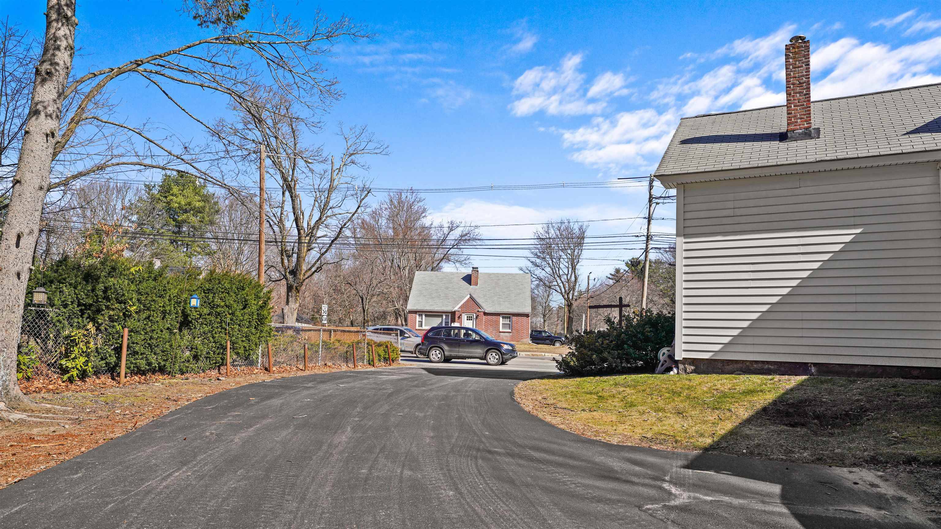 Hudson, NH 03051,1 Lowell RD