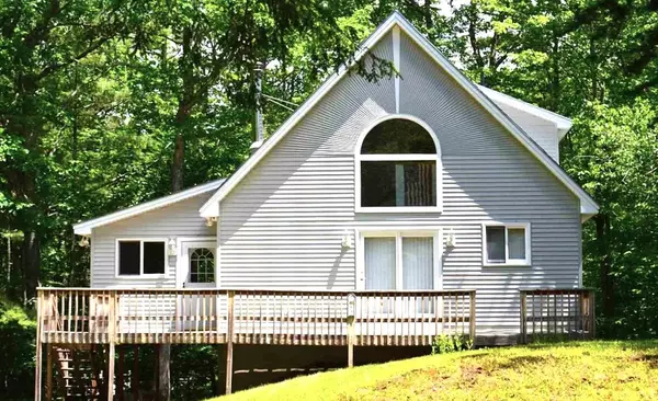 52 Geneve ST, Moultonborough, NH 03254