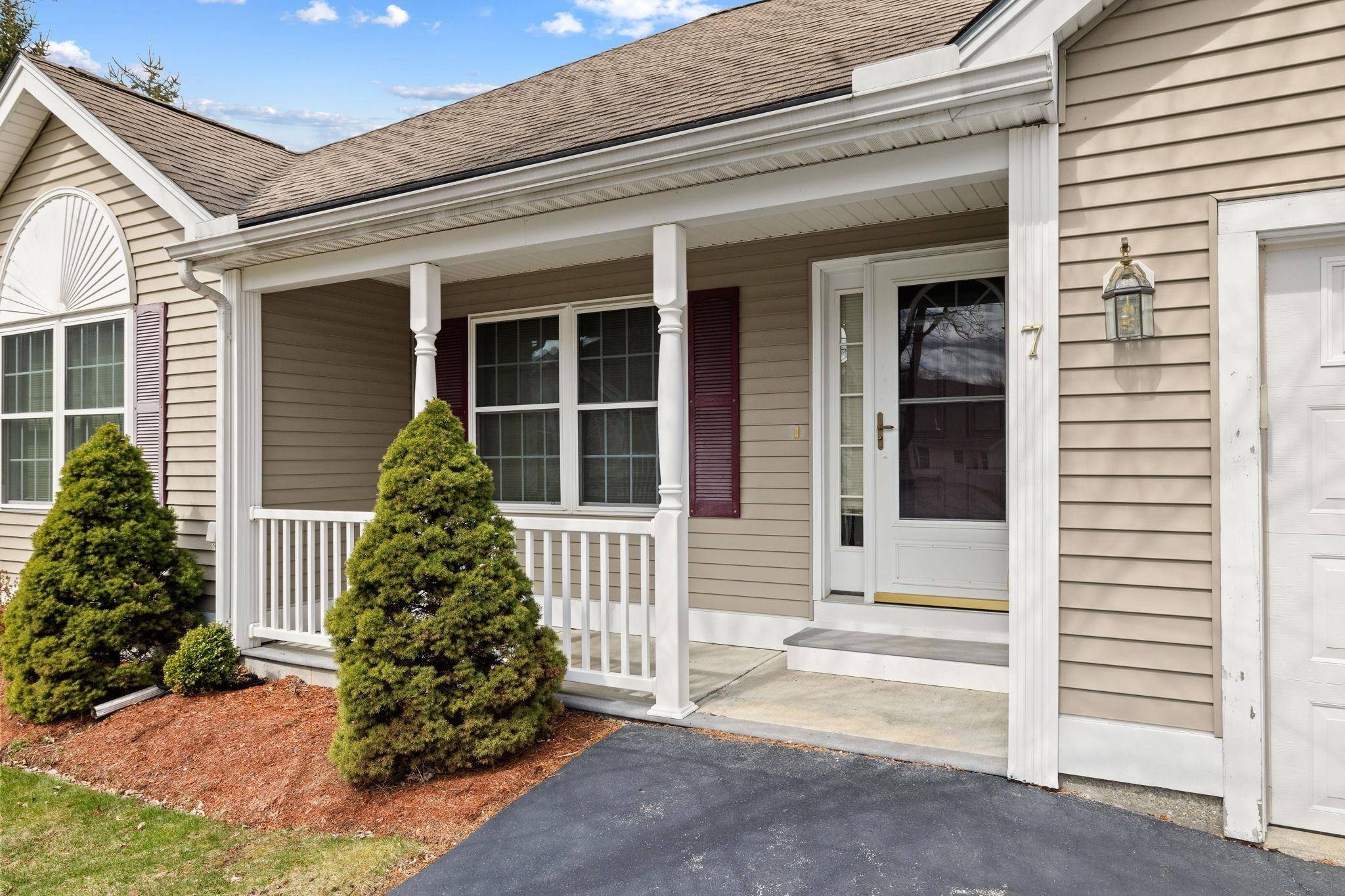 Hudson, NH 03051,7 Madeleine CT