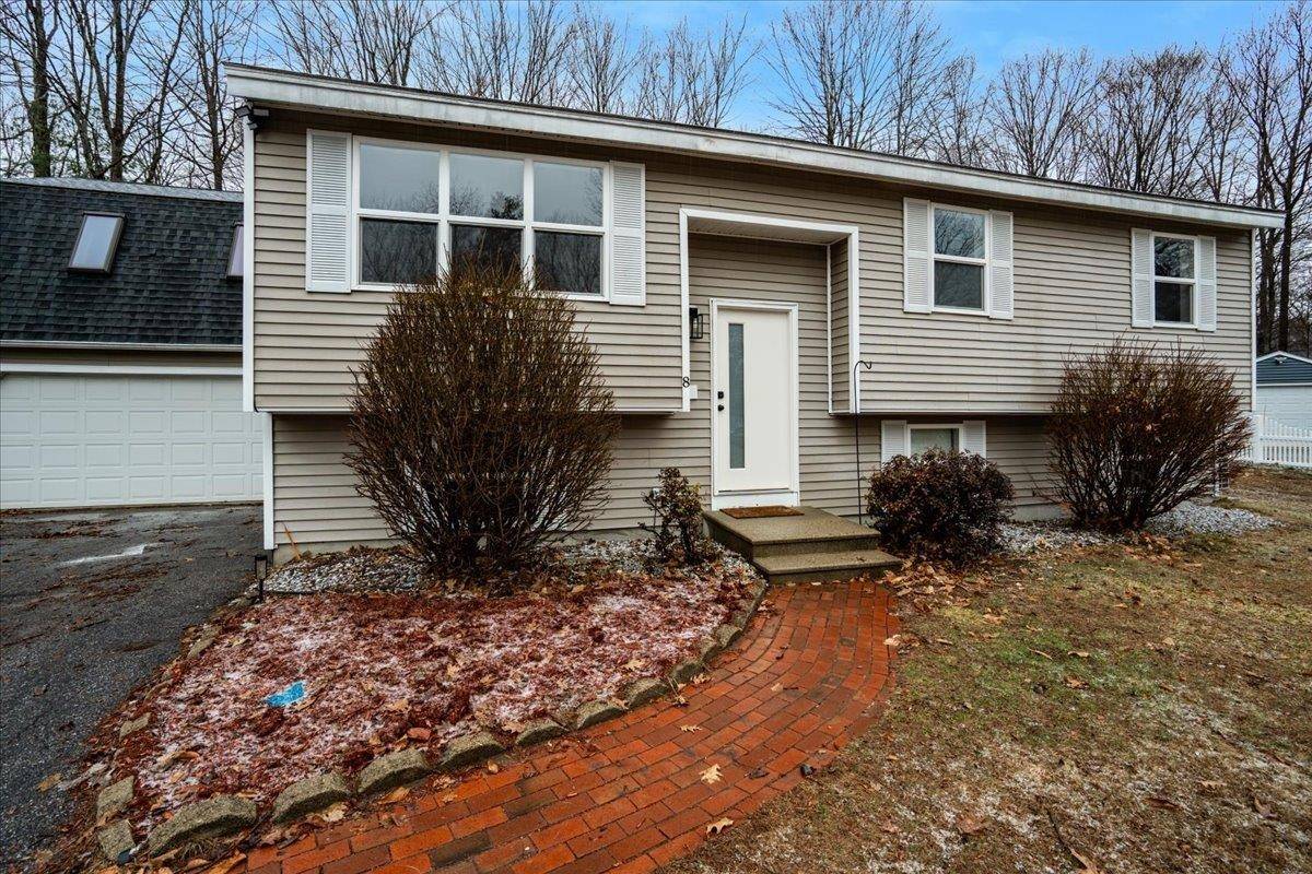 Concord, NH 03303,8 Columbine PL
