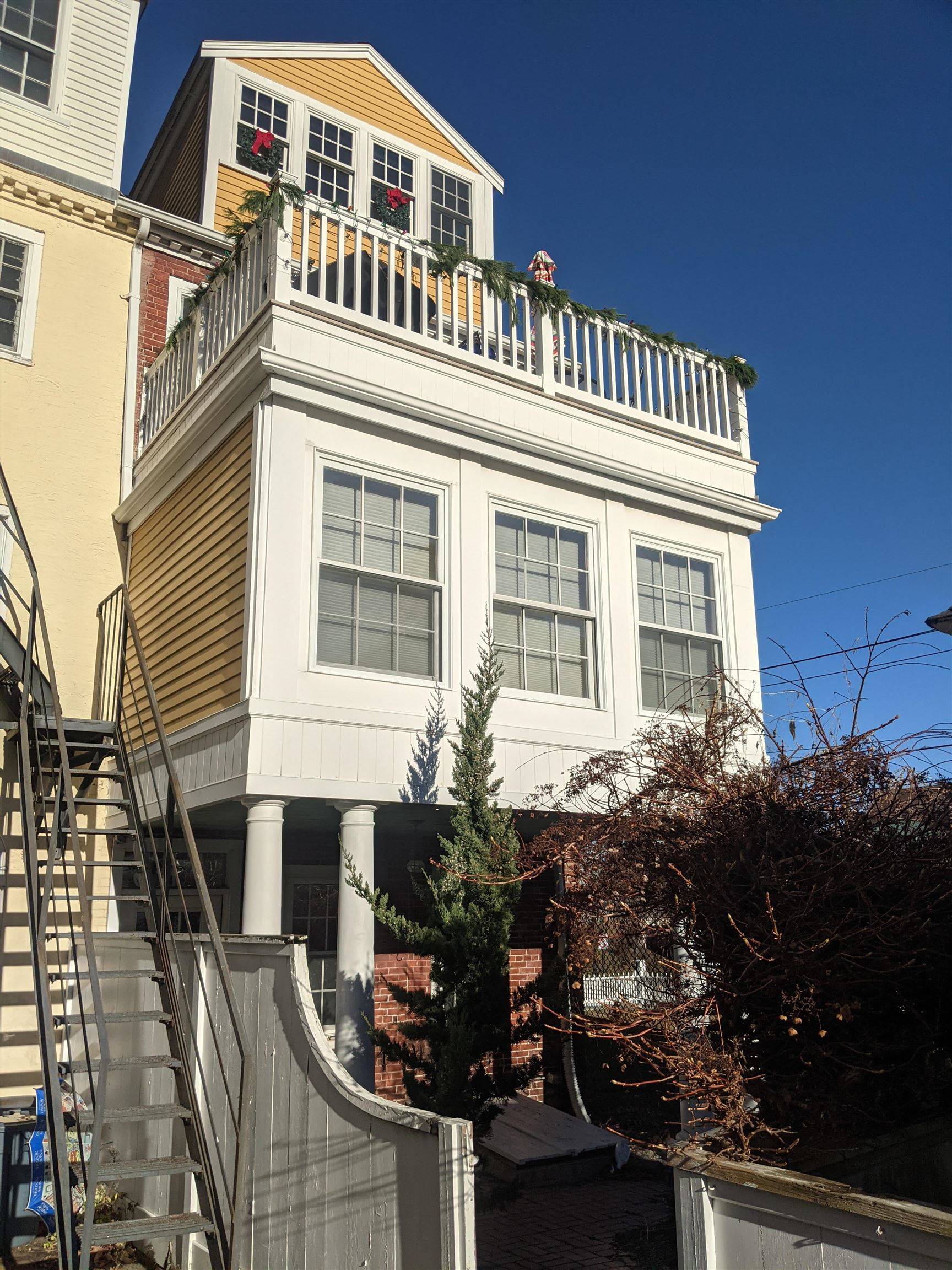 Portsmouth, NH 03801,36 State ST