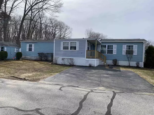 52 TRICIA ST, Seabrook, NH 03874