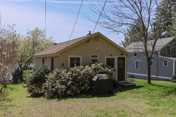 62 Holiday LN, Hampstead, NH 03841