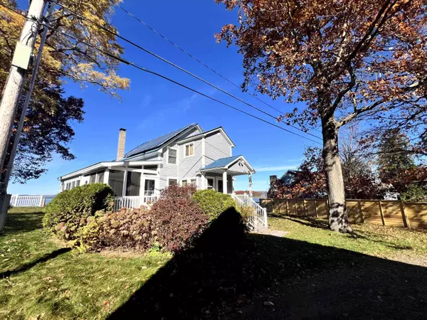 Newport City, VT 05855,43 Abenaki DR