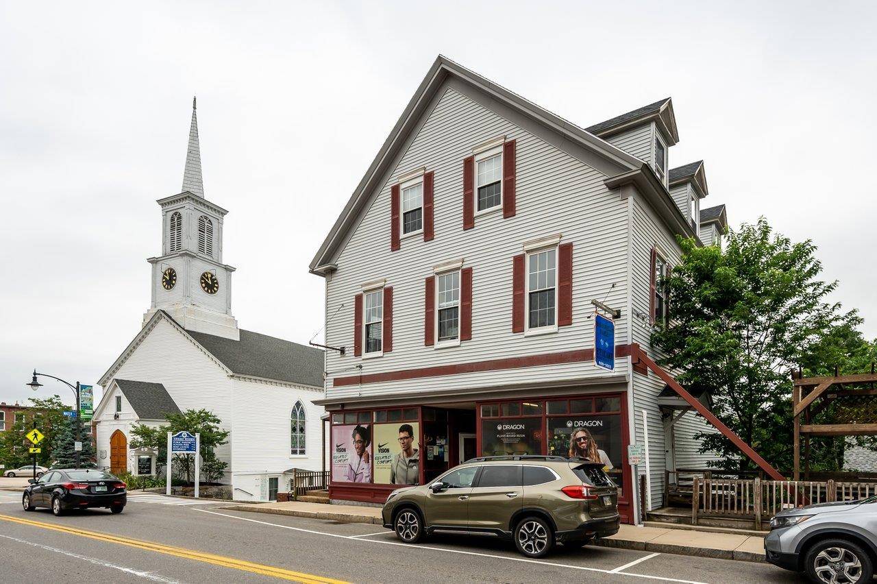 Newmarket, NH 03857,141 Main ST #1