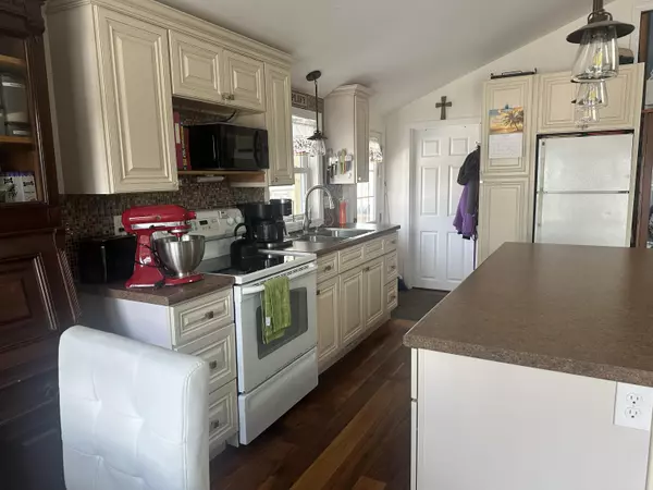 Hillsborough, NH 03244,30 Hummingbird LN