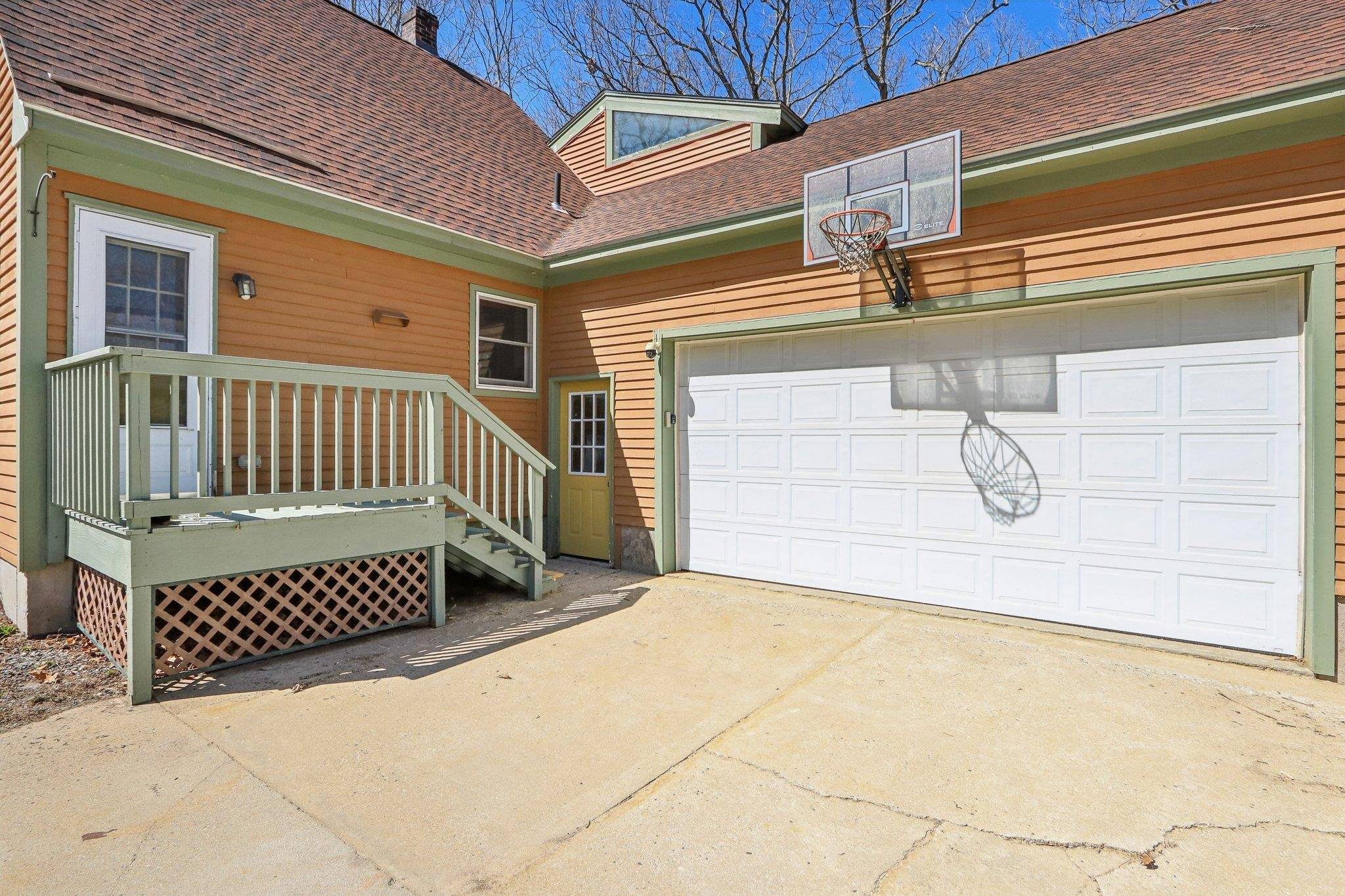 Raymond, NH 03077,11 Lincoln DR