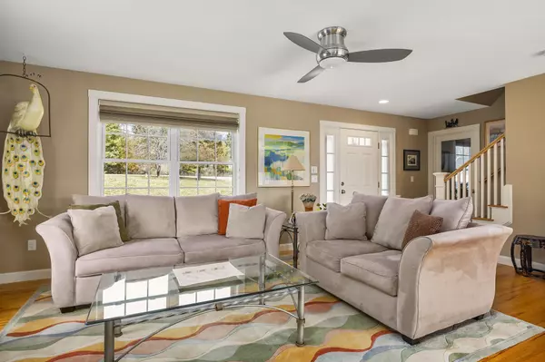 Greenland, NH 03840,3 Hughes LN