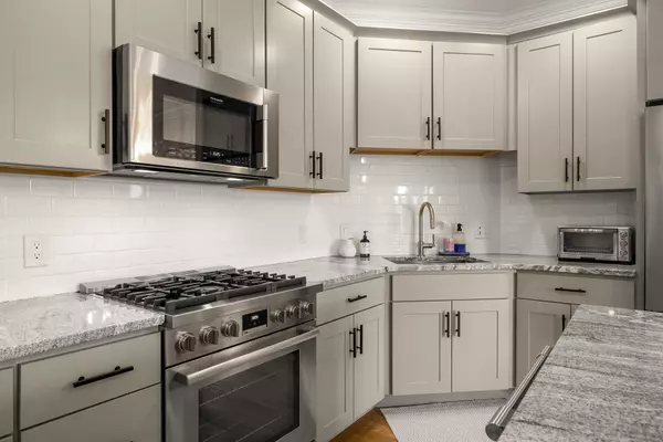 Exeter, NH 03833,61 Acadia LN #404