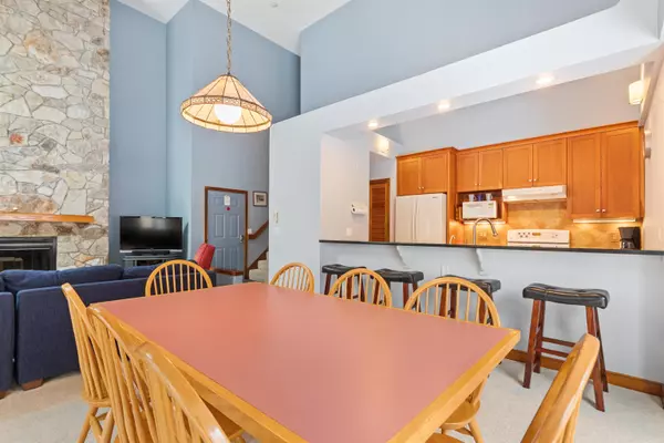 Dover, VT 05356,4 L Trailside Village WAY #H34