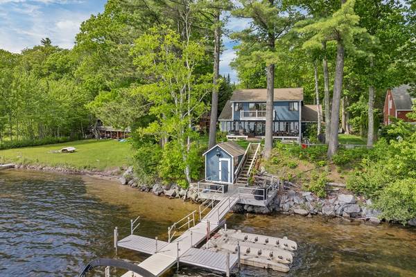 7 Brewster RD, Tuftonboro, NH 03816