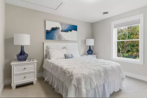 14 Elise AVE #Lot 7, Londonderry, NH 03053