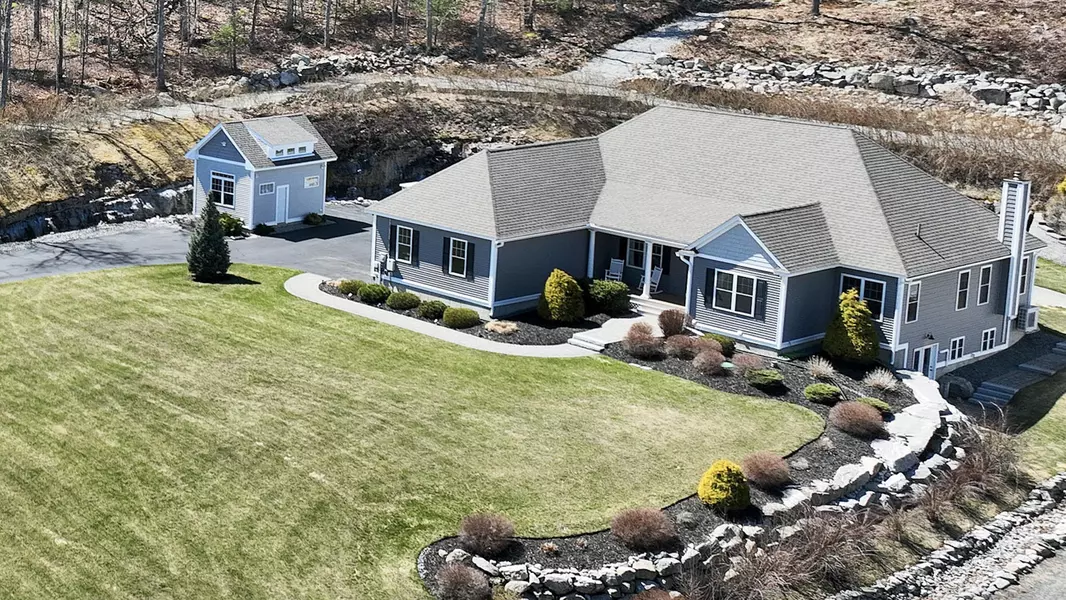 90 Cedar Crest LN, Auburn, NH 03032