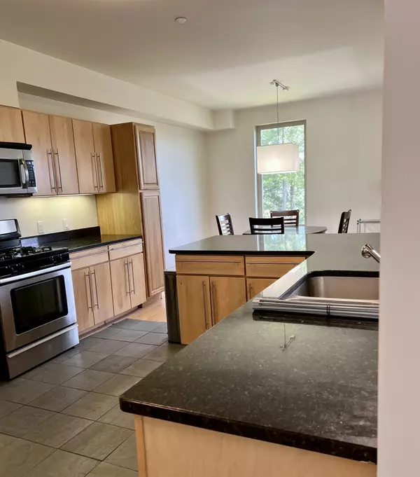 Hanover, NH 03755,7 Gile DR #2B