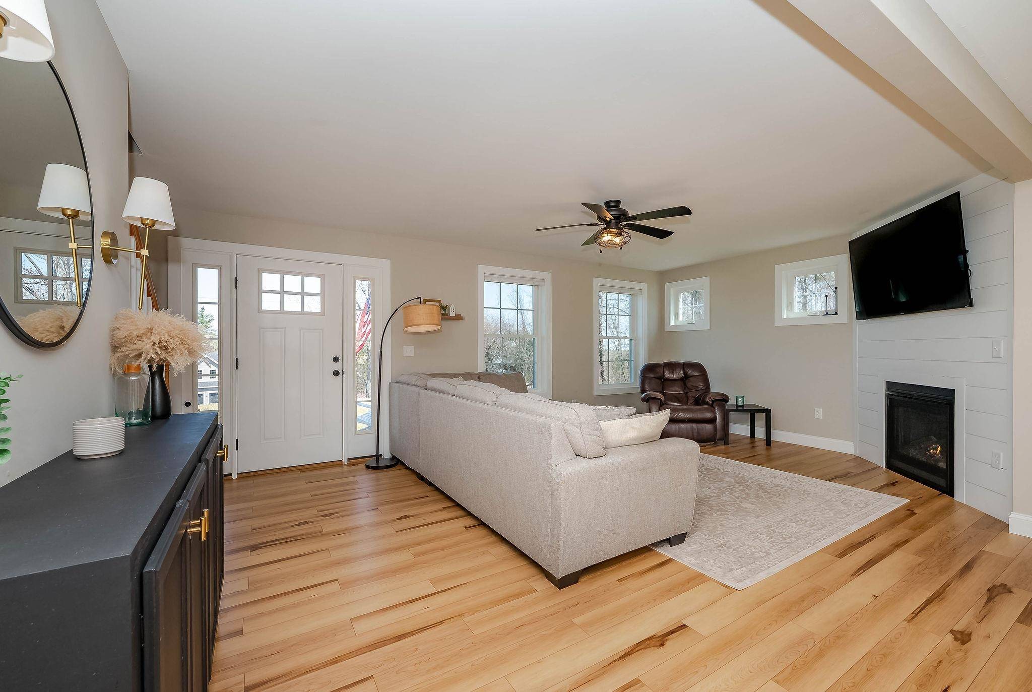 Farmington, NH 03835,58 Richards WAY