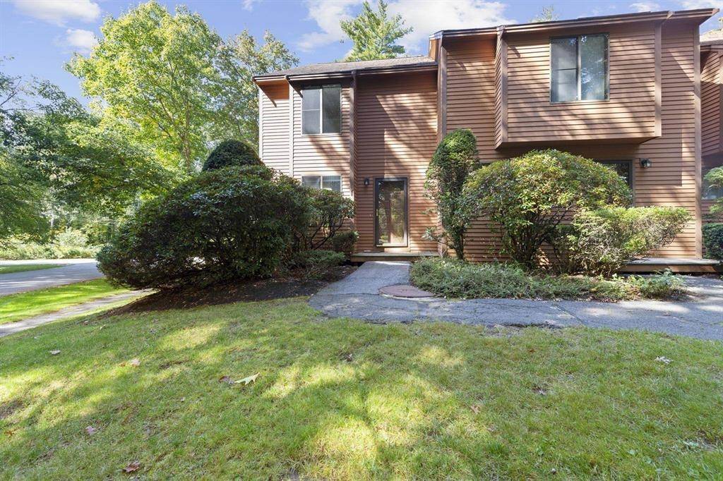 1 Dunvegan Woods DR, Hampton, NH 03842