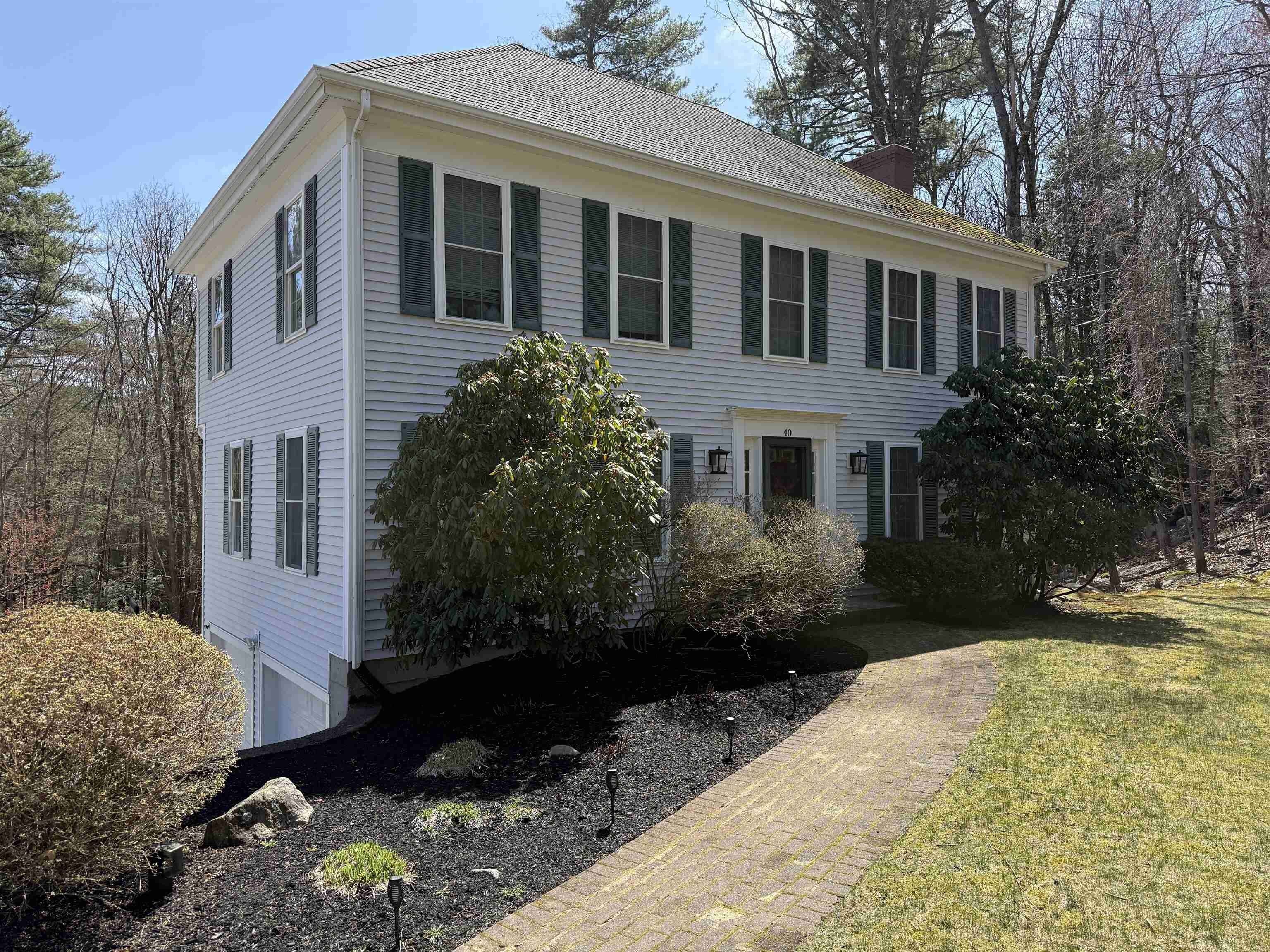 40 Fairlane DR, Bedford, NH 03110