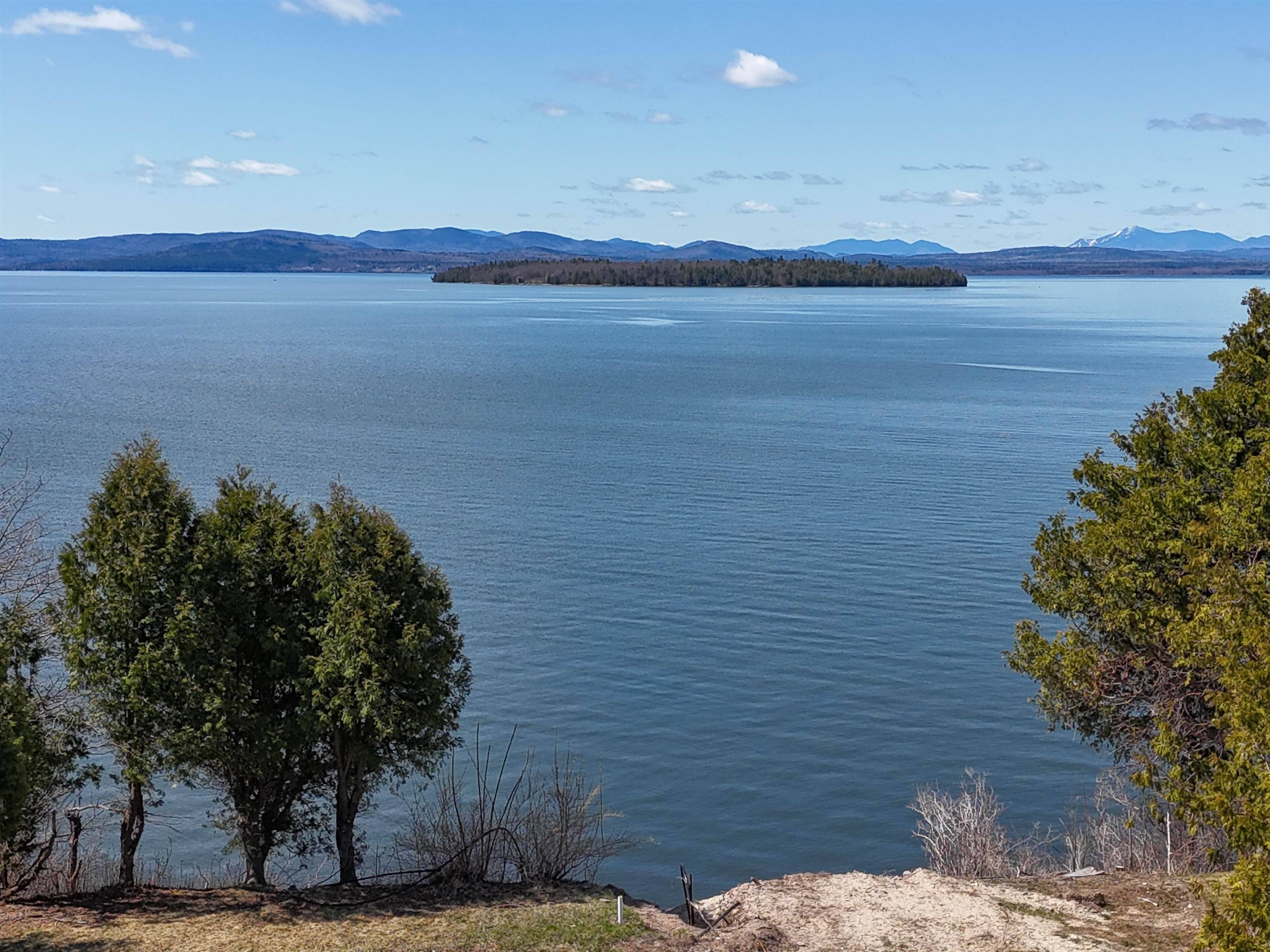 41 Lake DR, South Hero, VT 05486