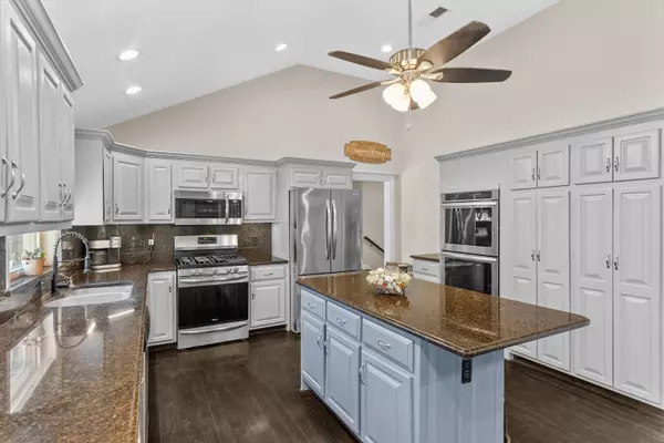 Hampstead, NH 03826,31 Country RD