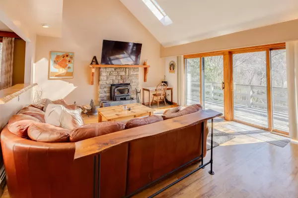 176 Reservoir RD, Campton, NH 03223