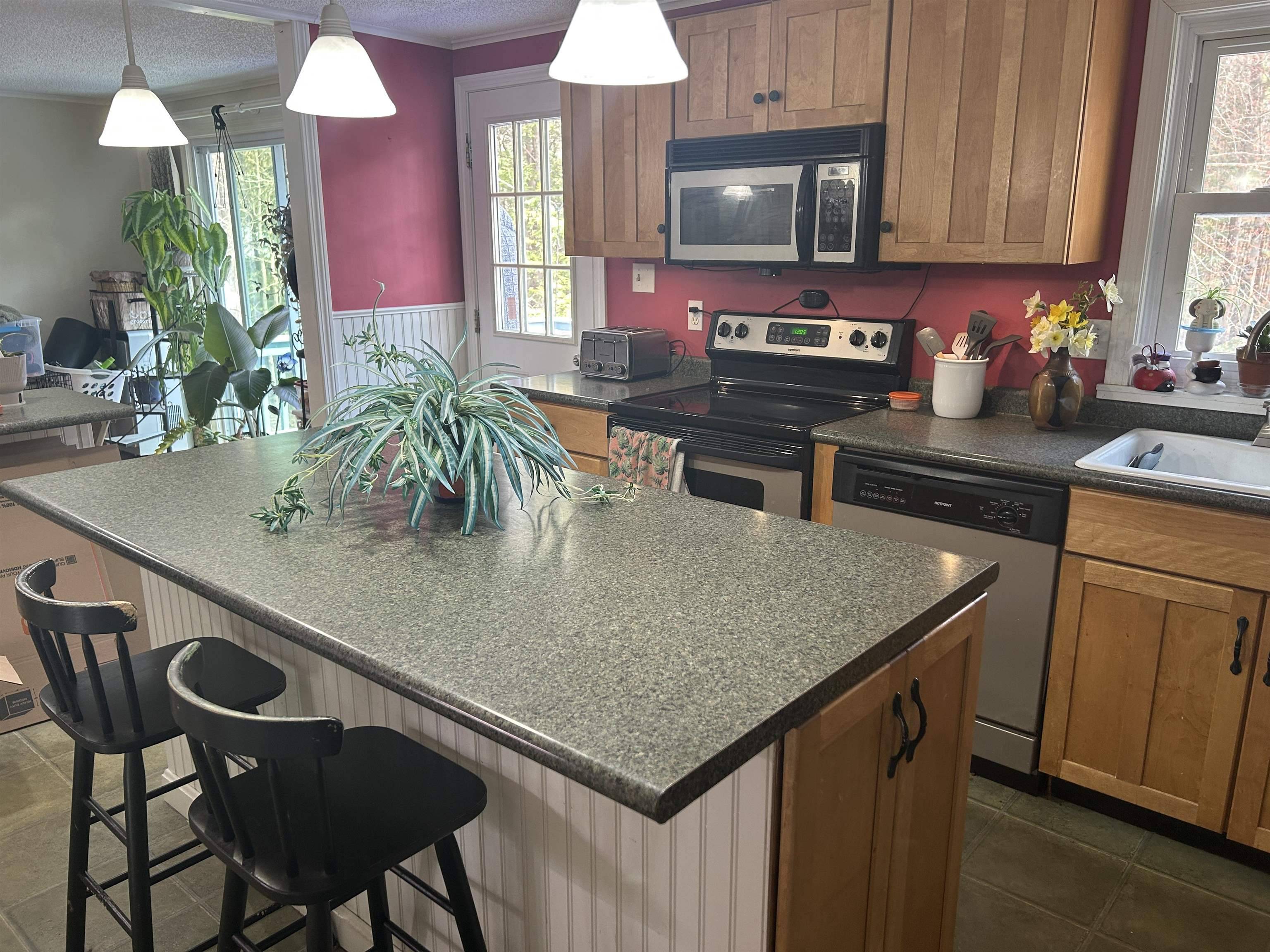 Keene, NH 03431,31 Rockwood RD