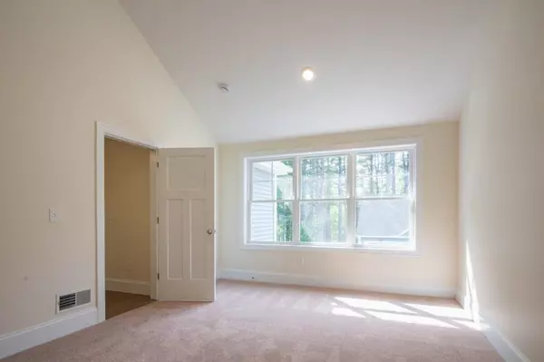 Nashua, NH 03062,46 Wilderness DR