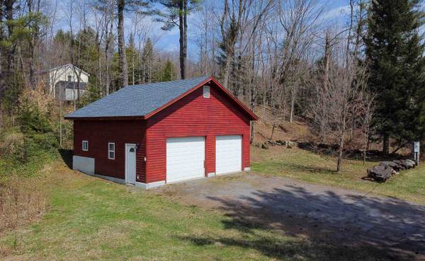 3 Cross RD, Cabot, VT 05647