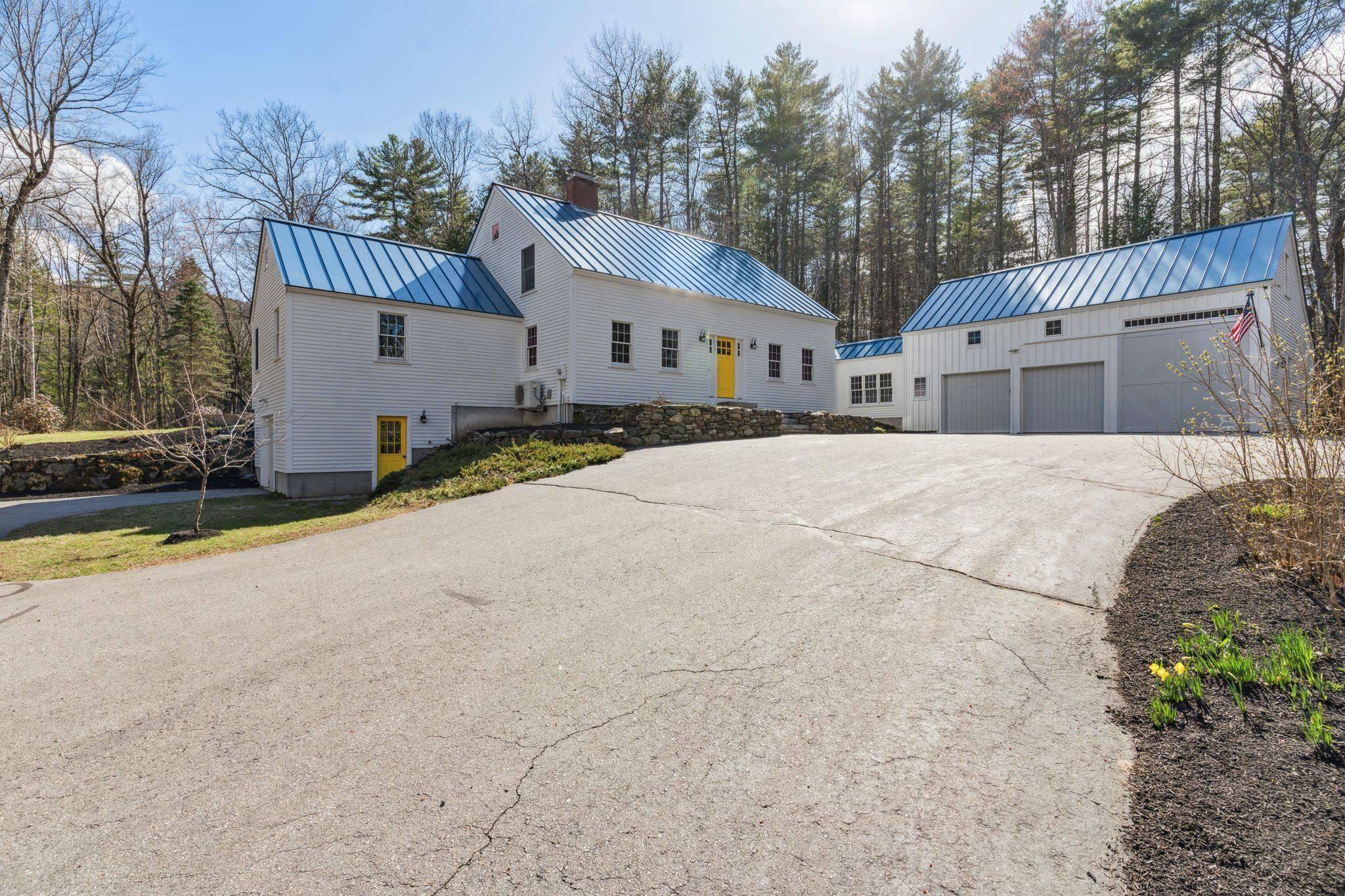 65 Moose Mountain RD, Brookfield, NH 03872