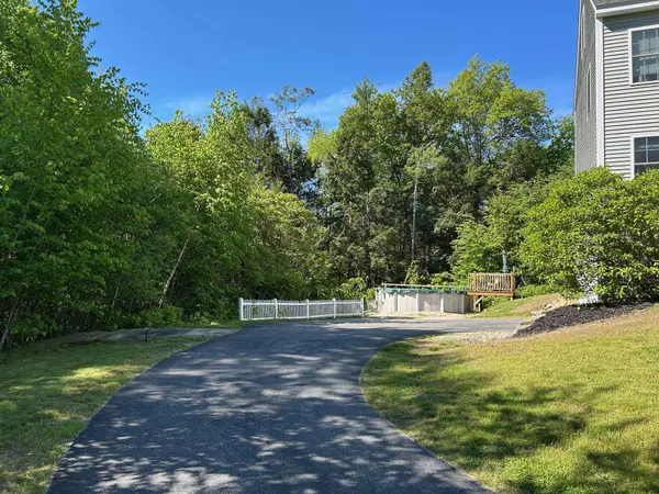 Sandown, NH 03873,48 Waterford DR