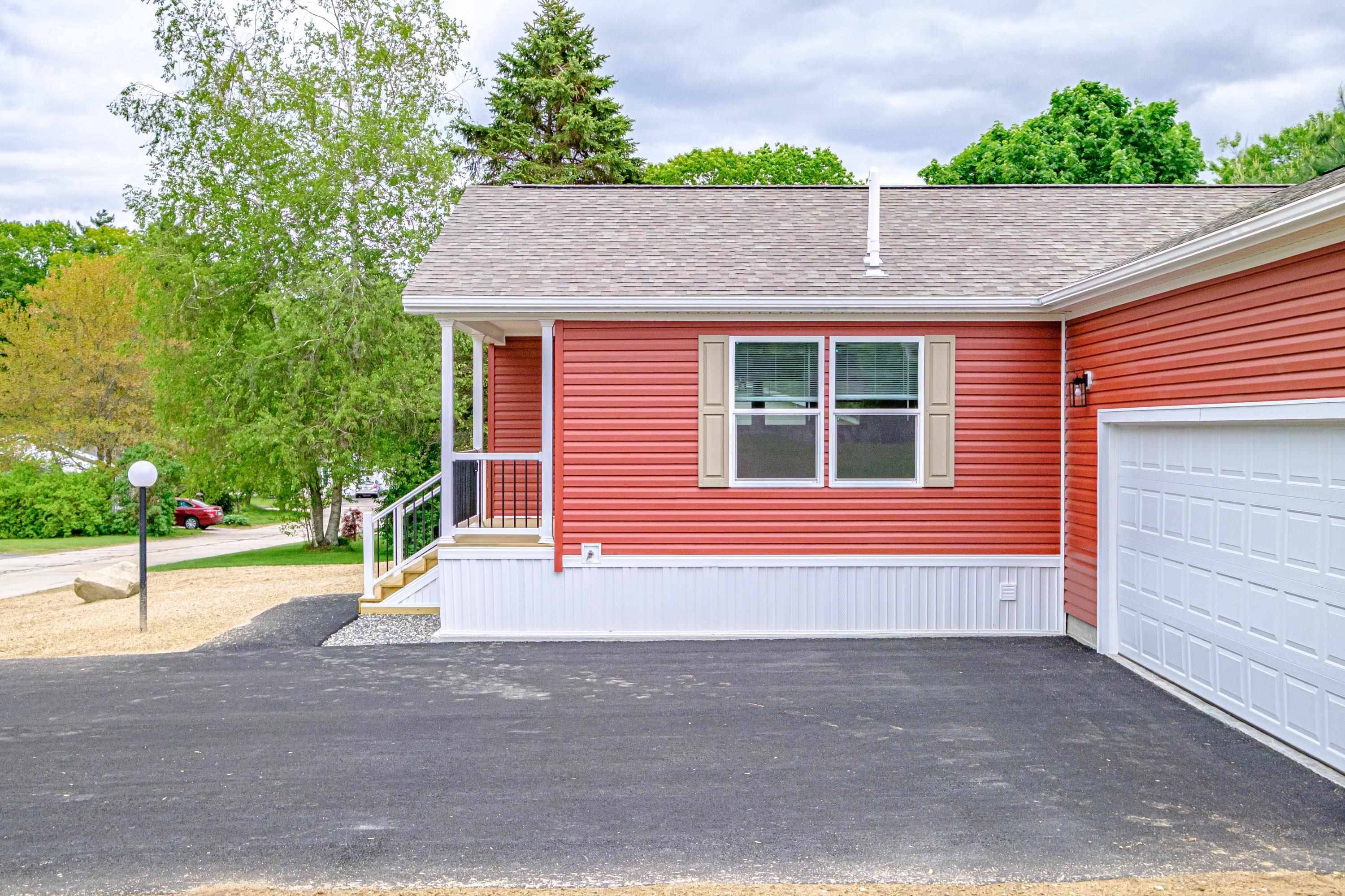Rochester, NH 03867,6 Dockside LN