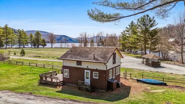 95 Bellwater AVE, Barton, VT 05822