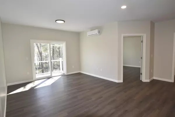 Londonderry, NH 03053,217 Rockingham RD #301