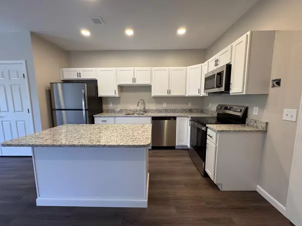 217 Rockingham RD #303, Londonderry, NH 03053