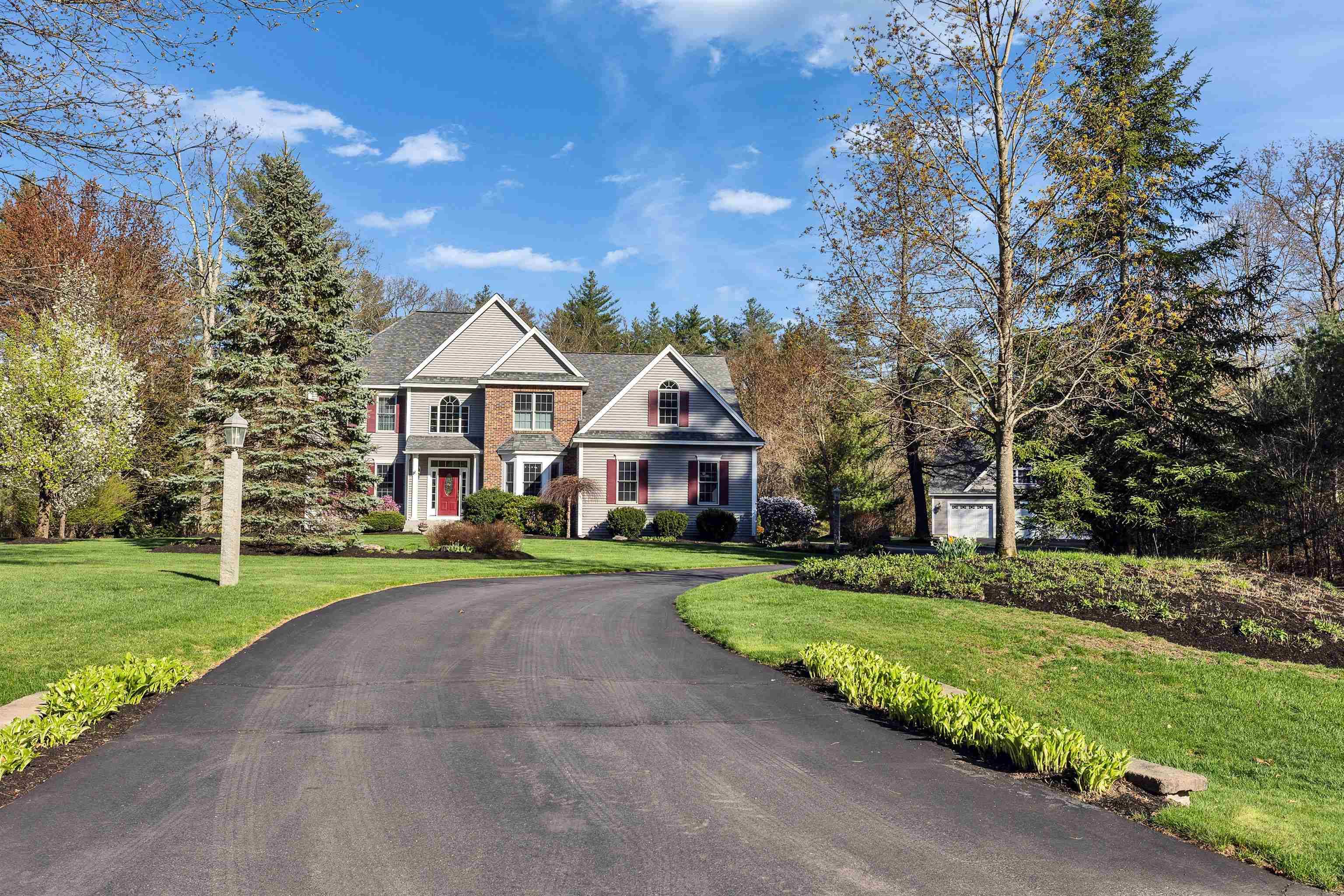 9 Emerson LN, Hollis, NH 03049