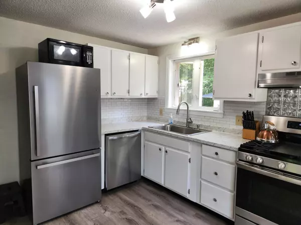 Conway, NH 03860,22 Willow RD