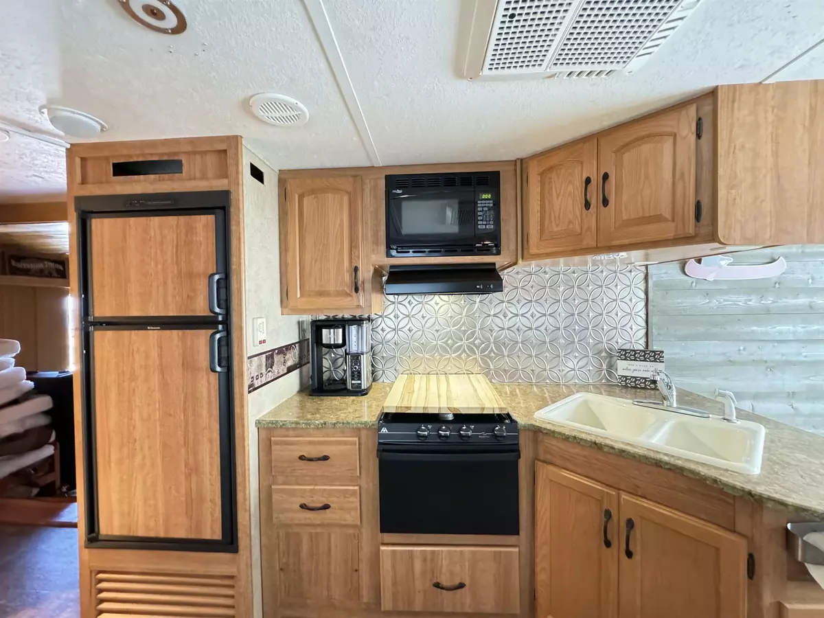 Laconia, NH 03246,728 Scenic RD #114