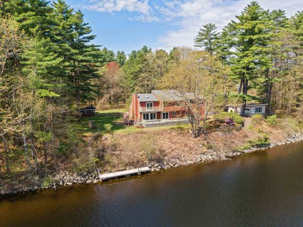 6 Hidden Ranch DR, Hooksett, NH 03106