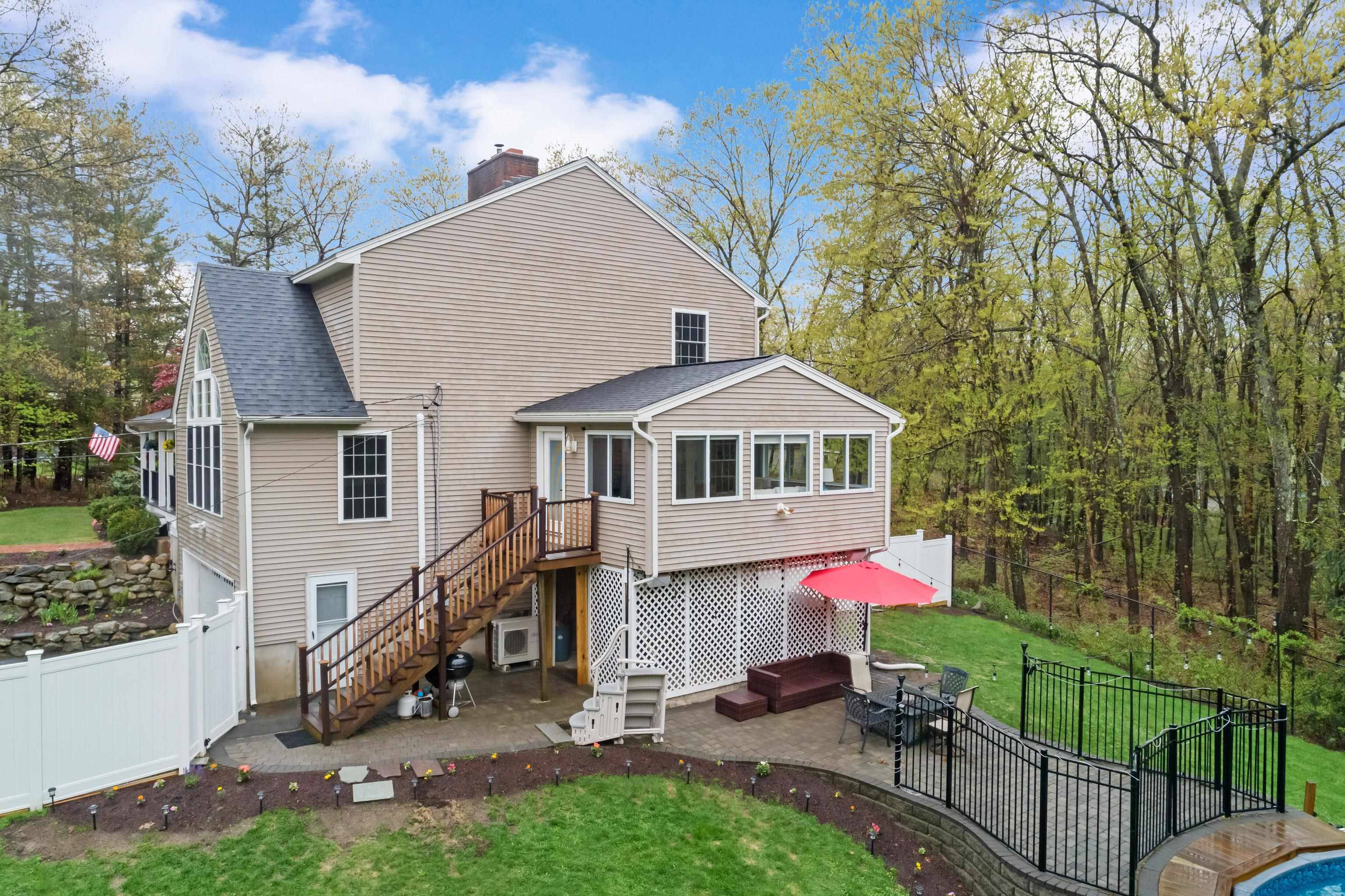Hooksett, NH 03106,19 Ridgeview DR