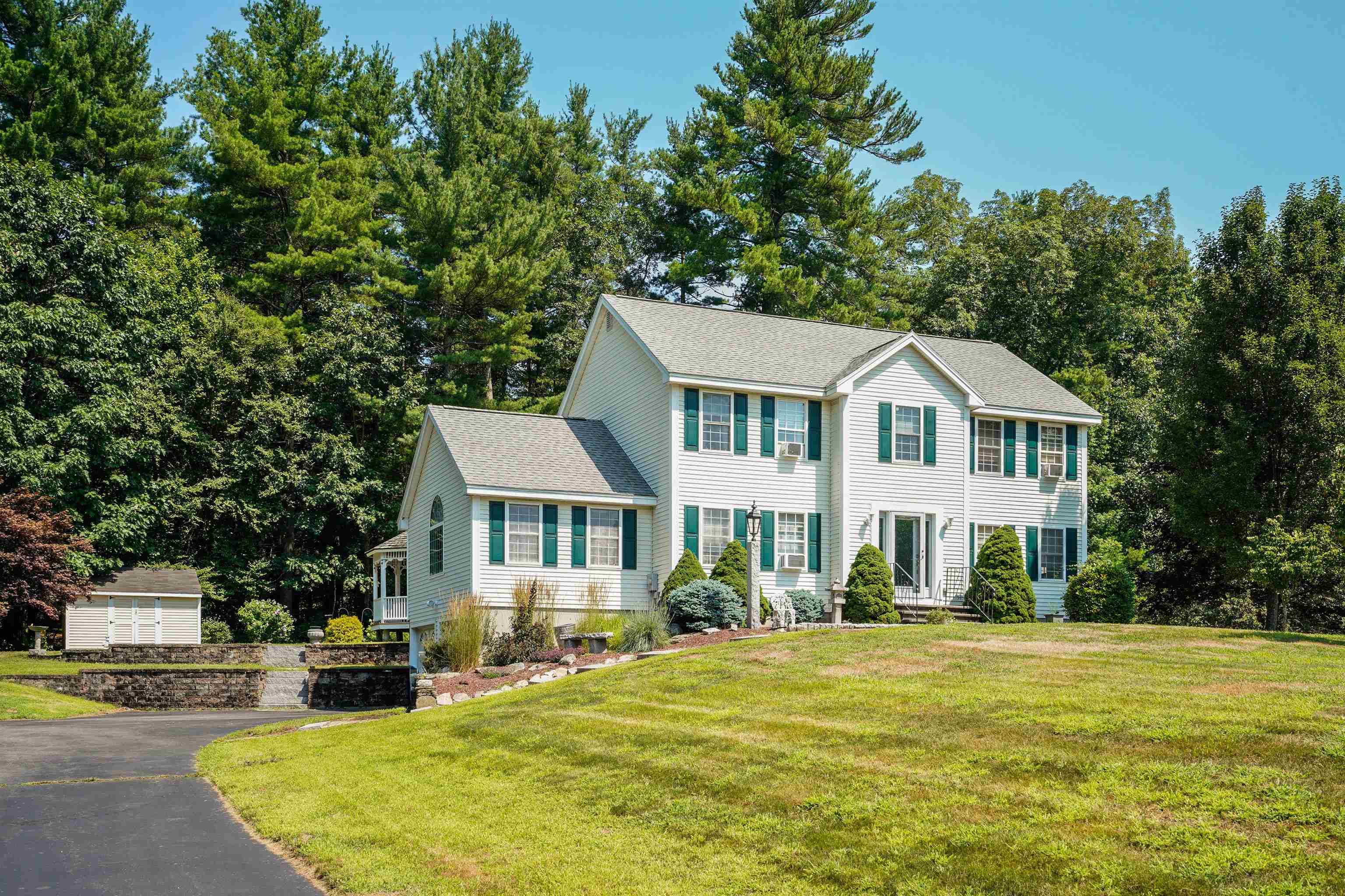 3 Abbey RD, Londonderry, NH 03053