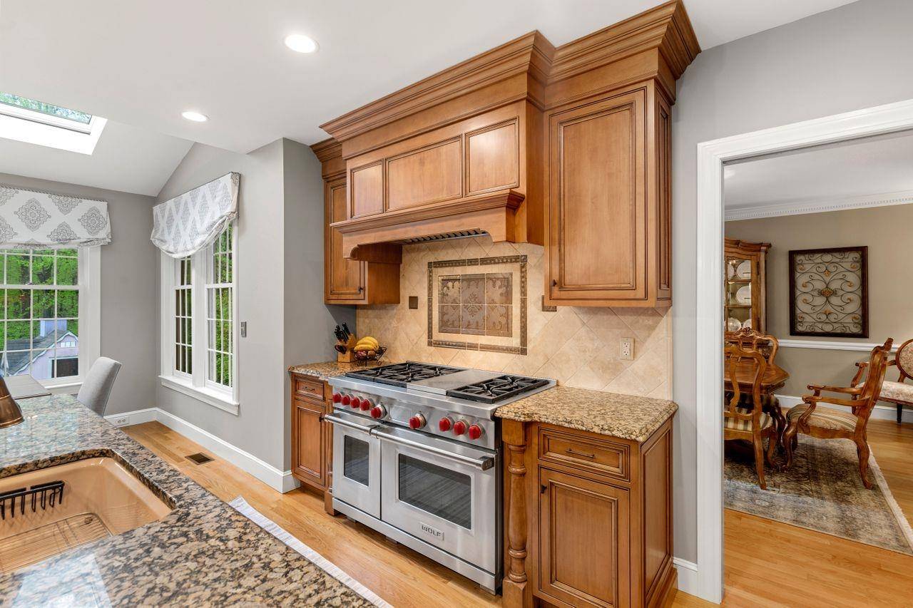 Bedford, NH 03110,12 McIntosh LN
