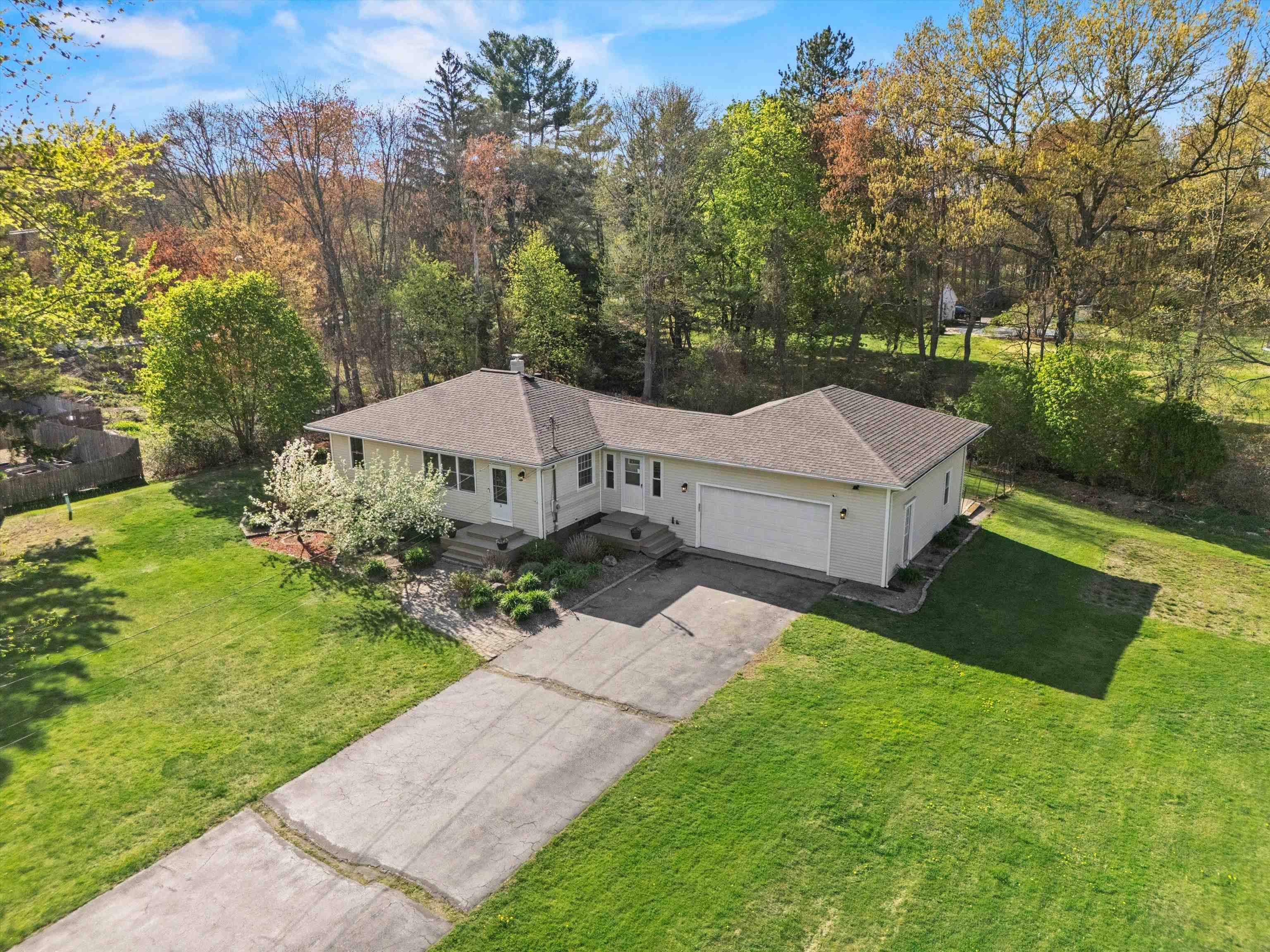 3 Valeska LN, Salem, NH 03079
