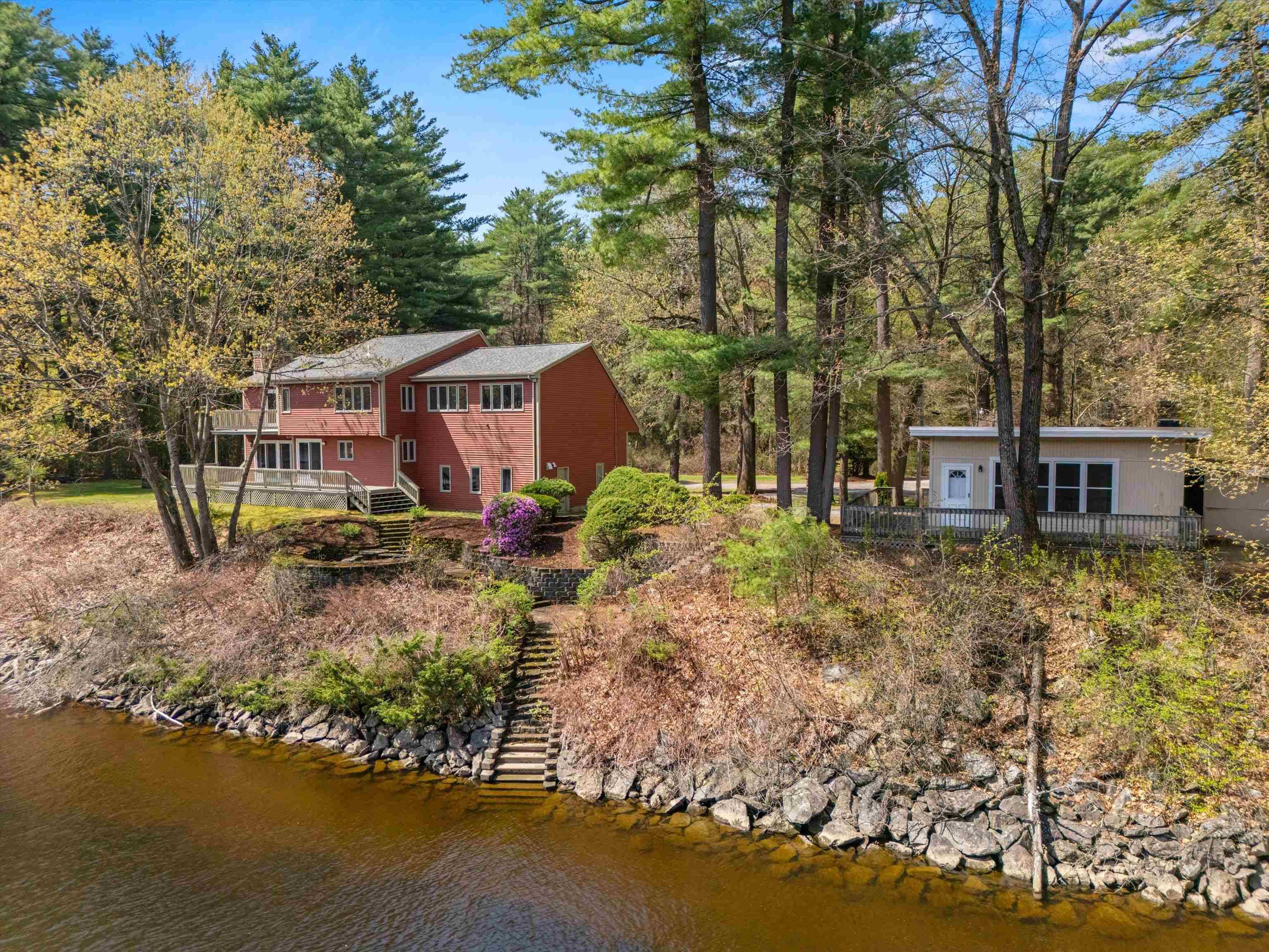 6 Hidden Ranch DR, Hooksett, NH 03106