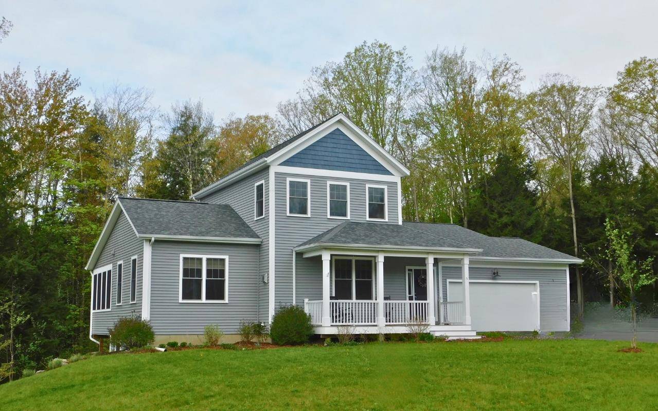 5 Evergreen DR, Essex, VT 05452