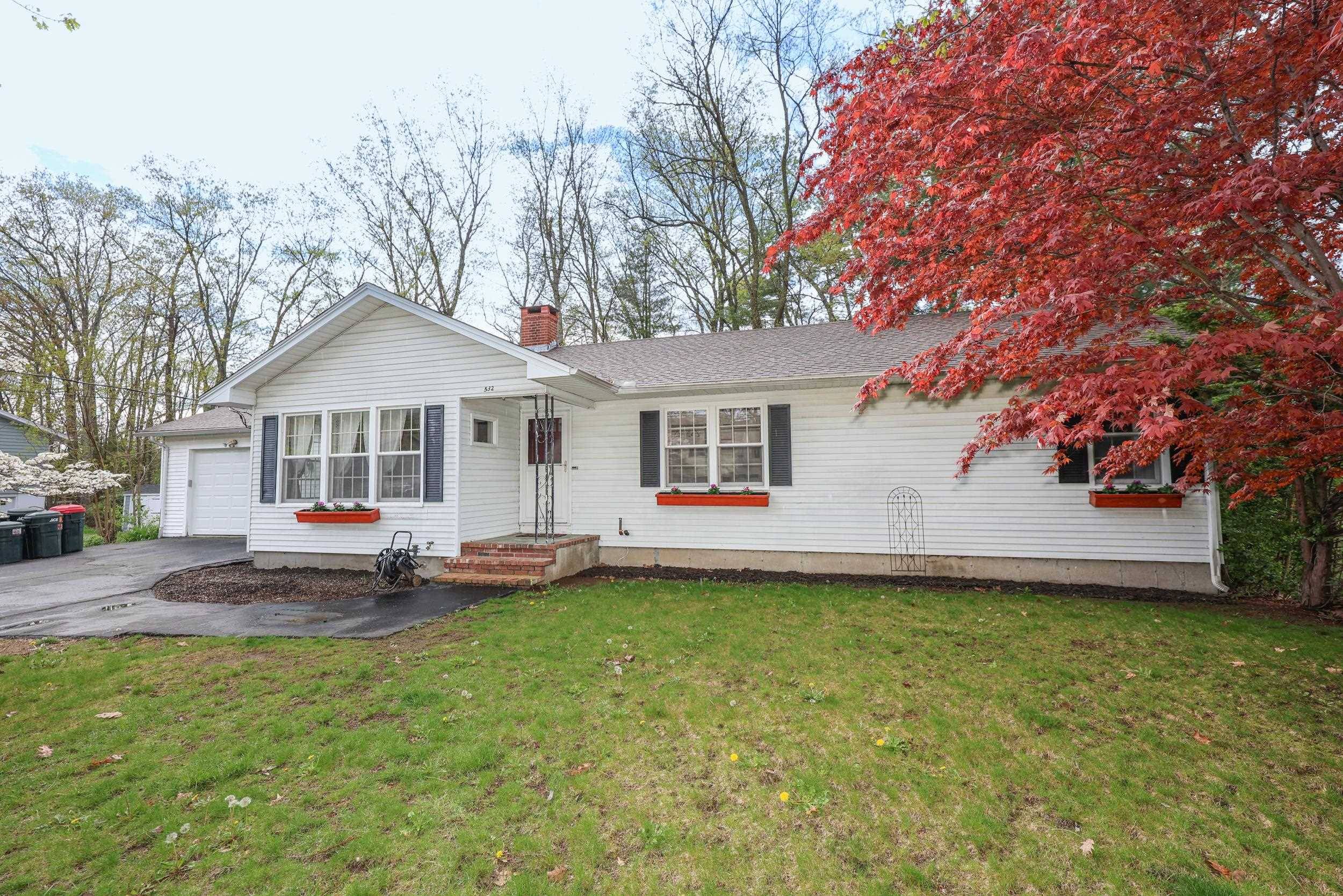 Manchester, NH 03104,532 Oak ST