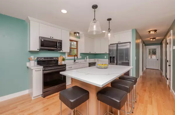 Rochester, NH 03867,8 Sampson RD