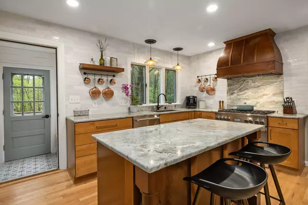 Portsmouth, NH 03801,1710 Islington ST