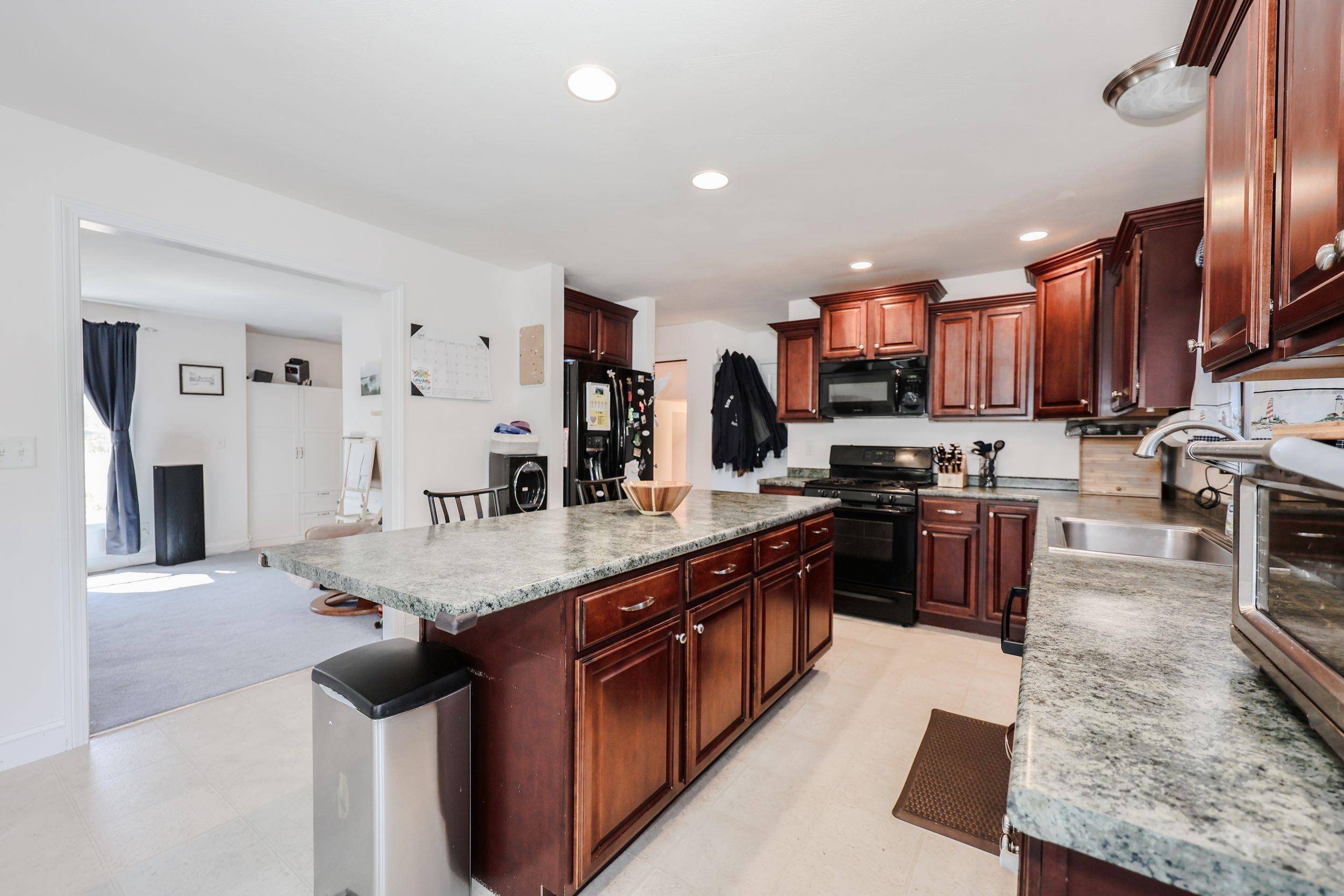 Fremont, NH 03044,81 Spaulding RD