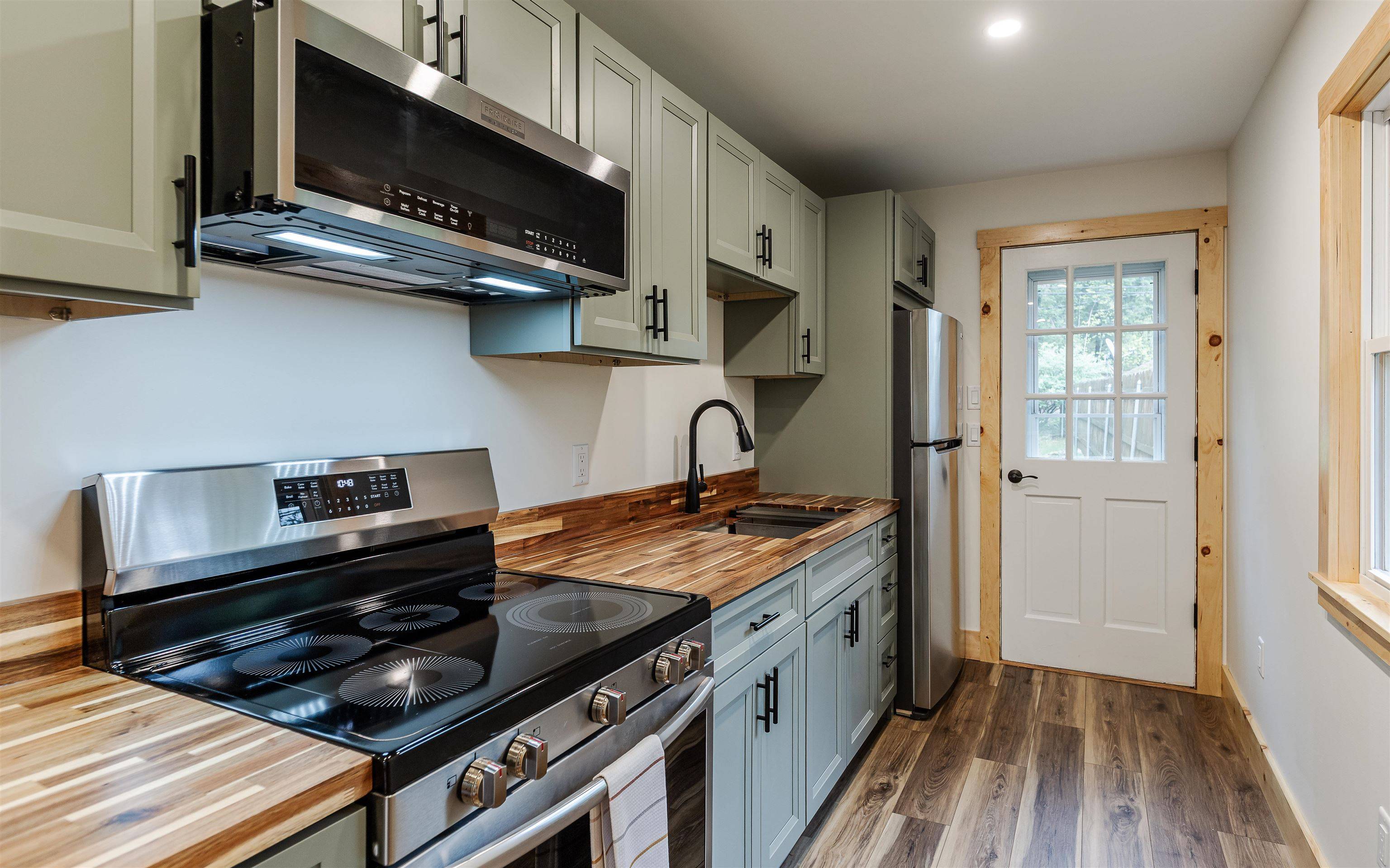 Swanzey, NH 03446,16 E Shore RD
