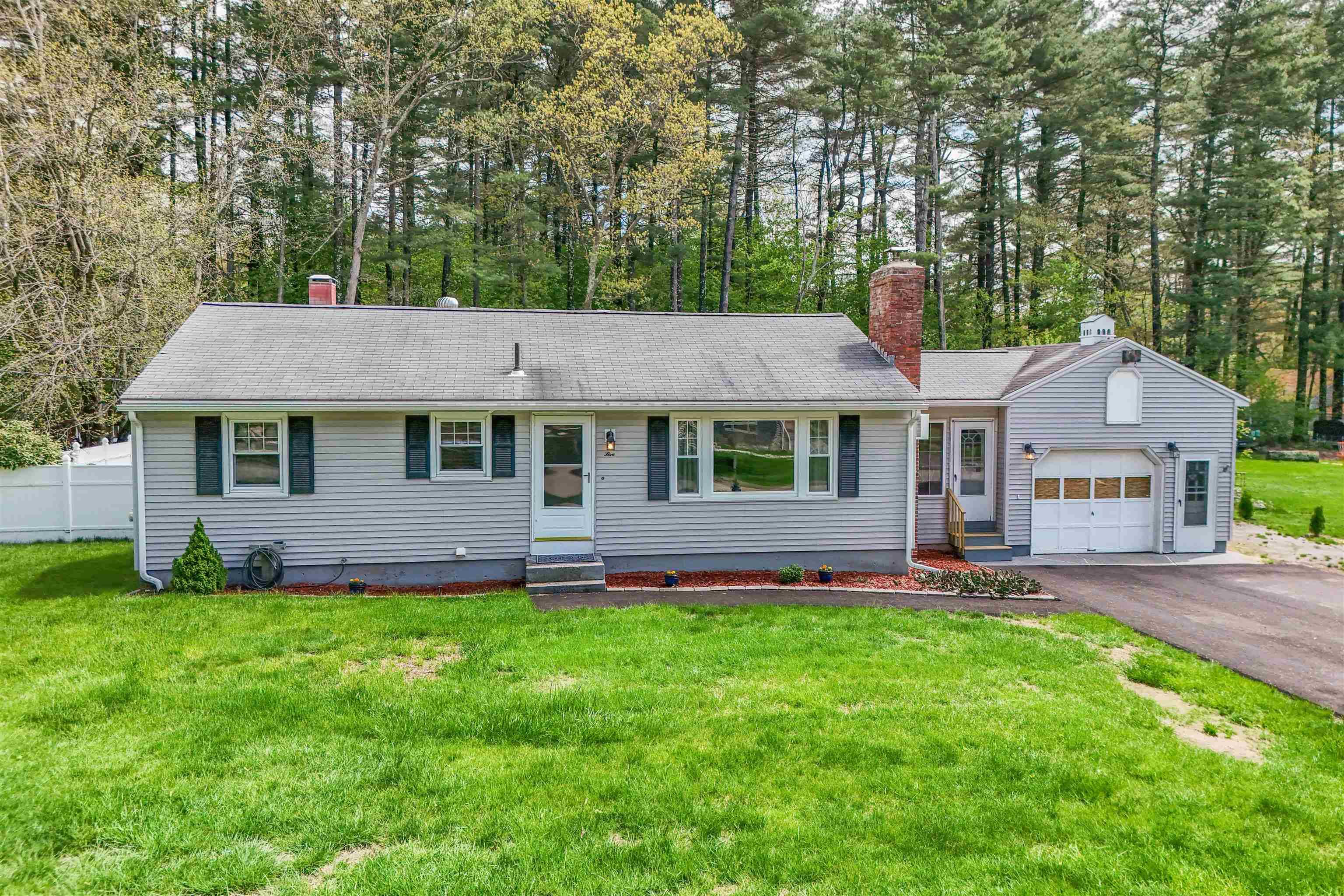 5 Jo Ellen DR, Merrimack, NH 03054