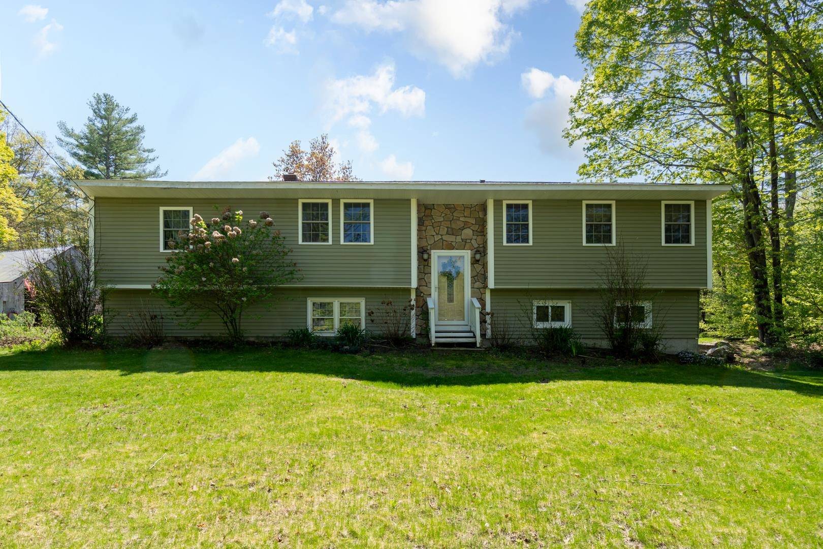 47 King RD, Chichester, NH 03258